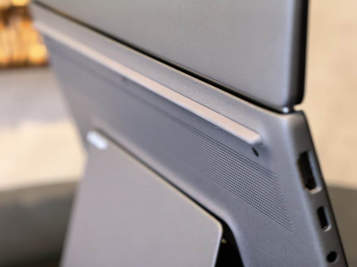 Два екрана, нула компромиси: ASUS Zenbook Duo 2026 е неочаквано добър