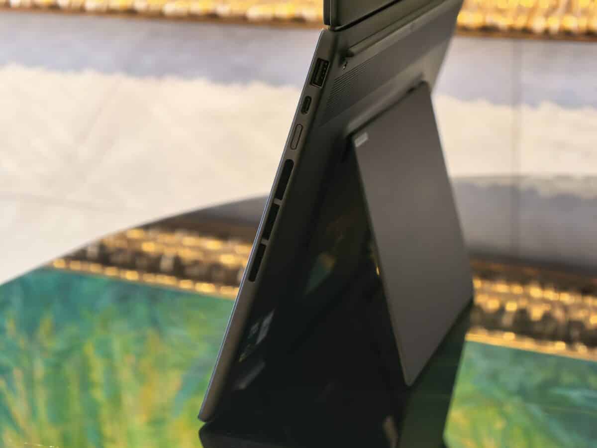Два екрана, нула компромиси: ASUS Zenbook Duo 2026 е неочаквано добър