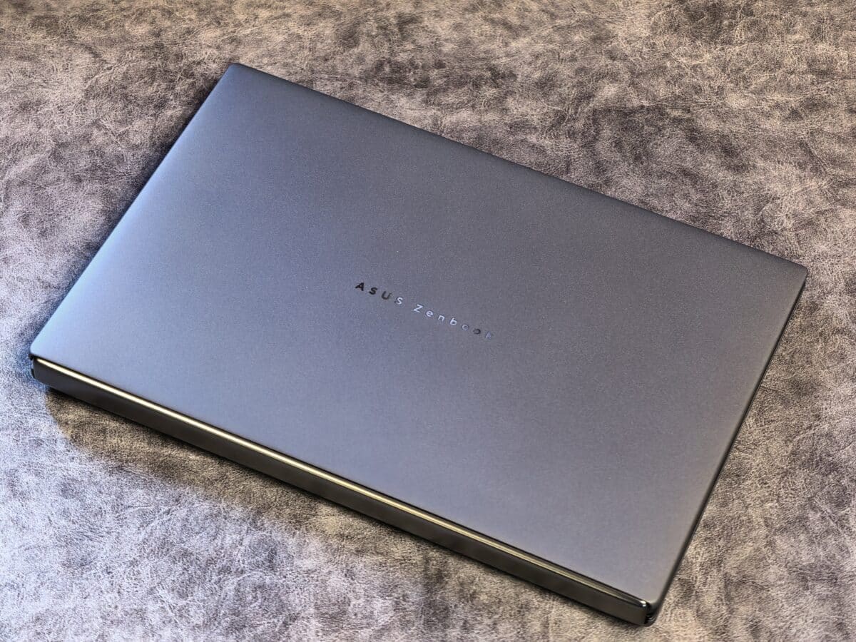 Два екрана, нула компромиси: ASUS Zenbook Duo 2026 е неочаквано добър