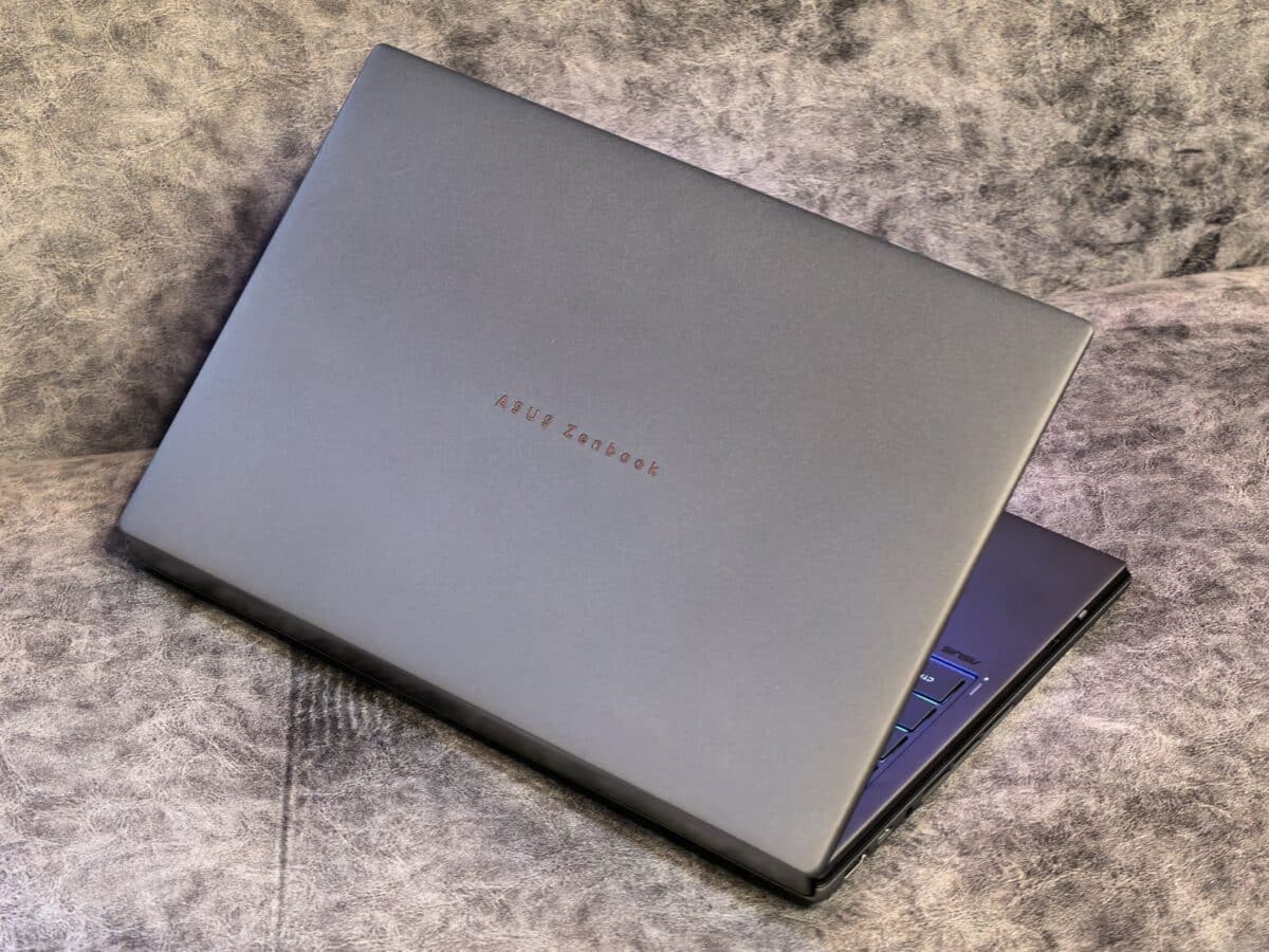 Два екрана, нула компромиси: ASUS Zenbook Duo 2026 е неочаквано добър