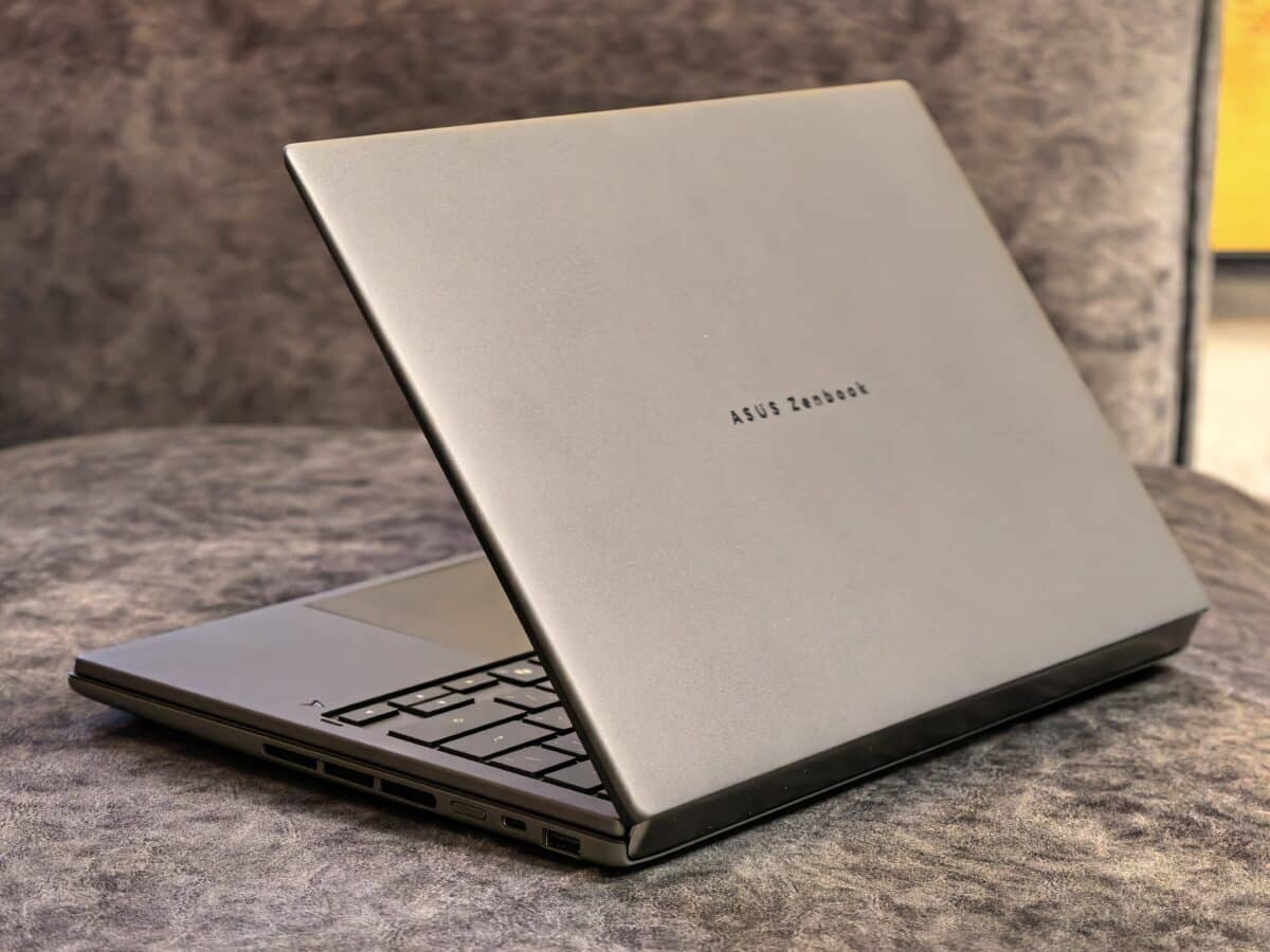 Два екрана, нула компромиси: ASUS Zenbook Duo 2026 е неочаквано добър