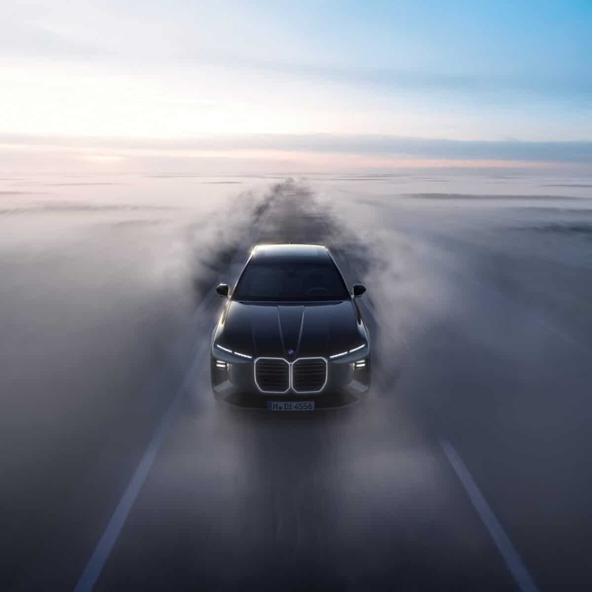 BMW представи новата „седмица“, базирана на платформата Neue Klasse със спорна визия, много екрани и „скрити технологии“
