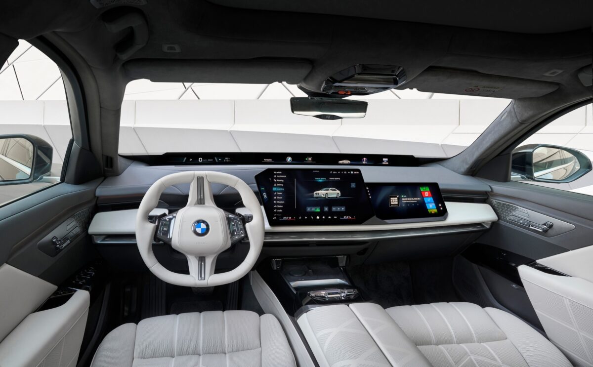 BMW представи новата „седмица“, базирана на платформата Neue Klasse със спорна визия, много екрани и „скрити технологии“