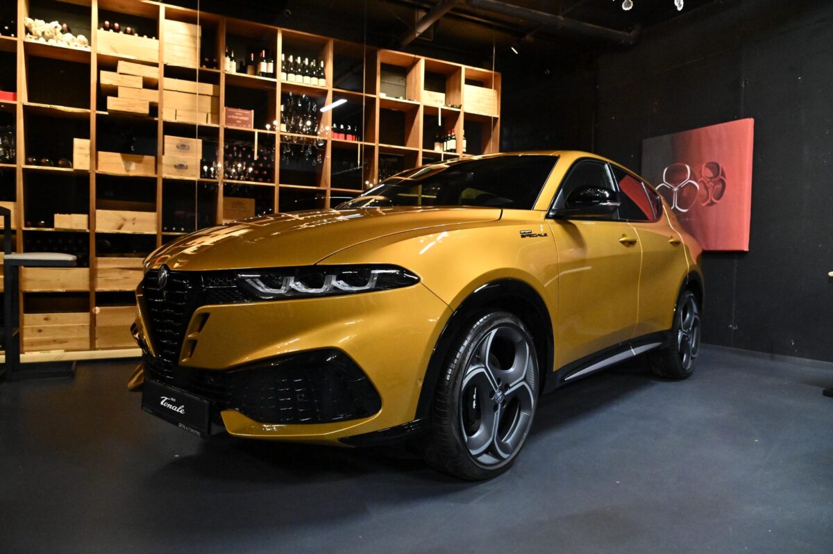 Alfa Romeo върна емоцията в София: Tonale пристигна с шоу, хибриди и ясно послание към бъдещето