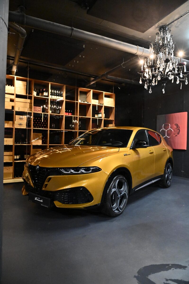 Alfa Romeo върна емоцията в София: Tonale пристигна с шоу, хибриди и ясно послание към бъдещето