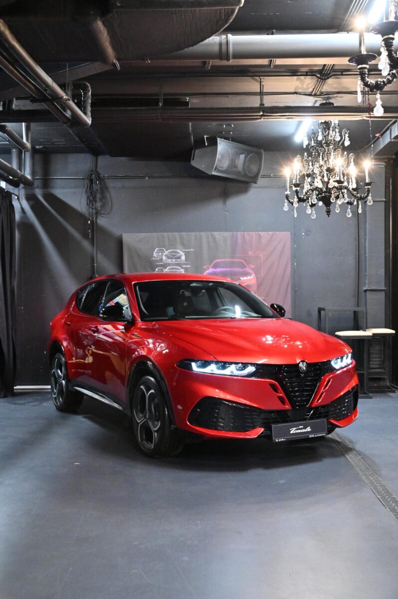 Alfa Romeo върна емоцията в София: Tonale пристигна с шоу, хибриди и ясно послание към бъдещето