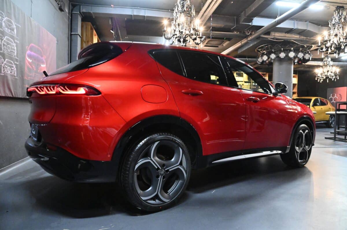 Alfa Romeo върна емоцията в София: Tonale пристигна с шоу, хибриди и ясно послание към бъдещето