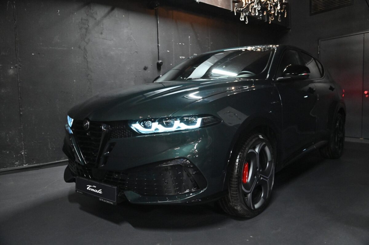 Alfa Romeo върна емоцията в София: Tonale пристигна с шоу, хибриди и ясно послание към бъдещето