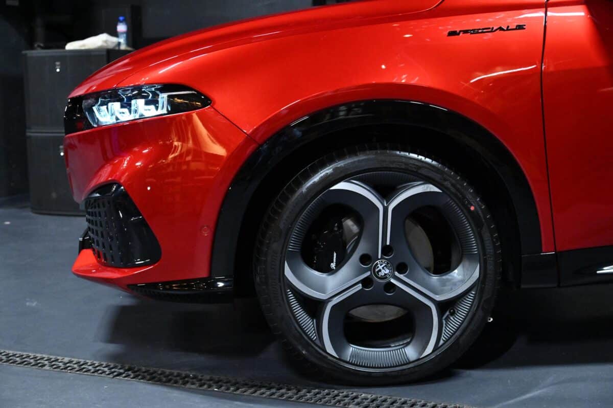 Alfa Romeo върна емоцията в София: Tonale пристигна с шоу, хибриди и ясно послание към бъдещето
