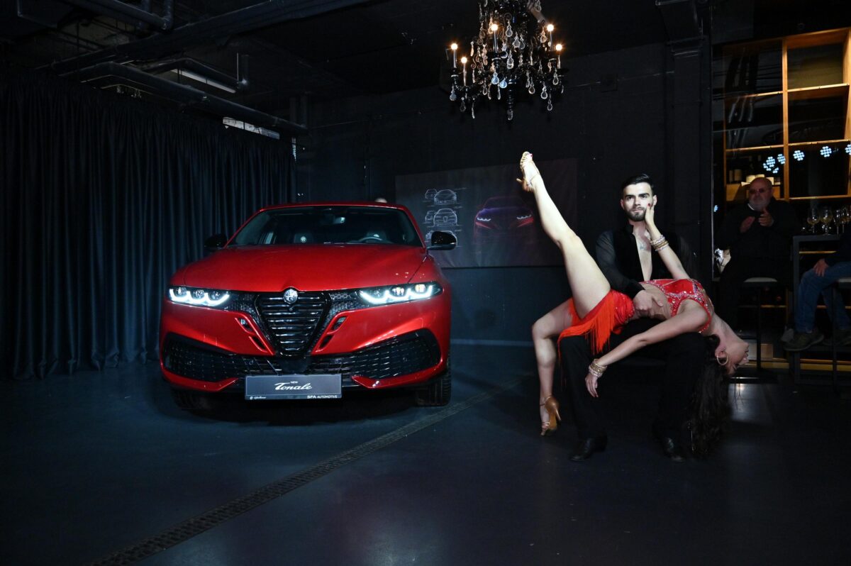 Alfa Romeo върна емоцията в София: Tonale пристигна с шоу, хибриди и ясно послание към бъдещето