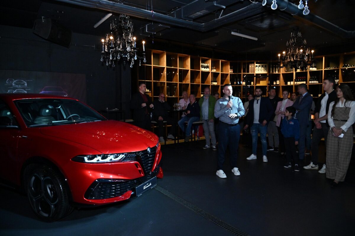 Alfa Romeo върна емоцията в София: Tonale пристигна с шоу, хибриди и ясно послание към бъдещето