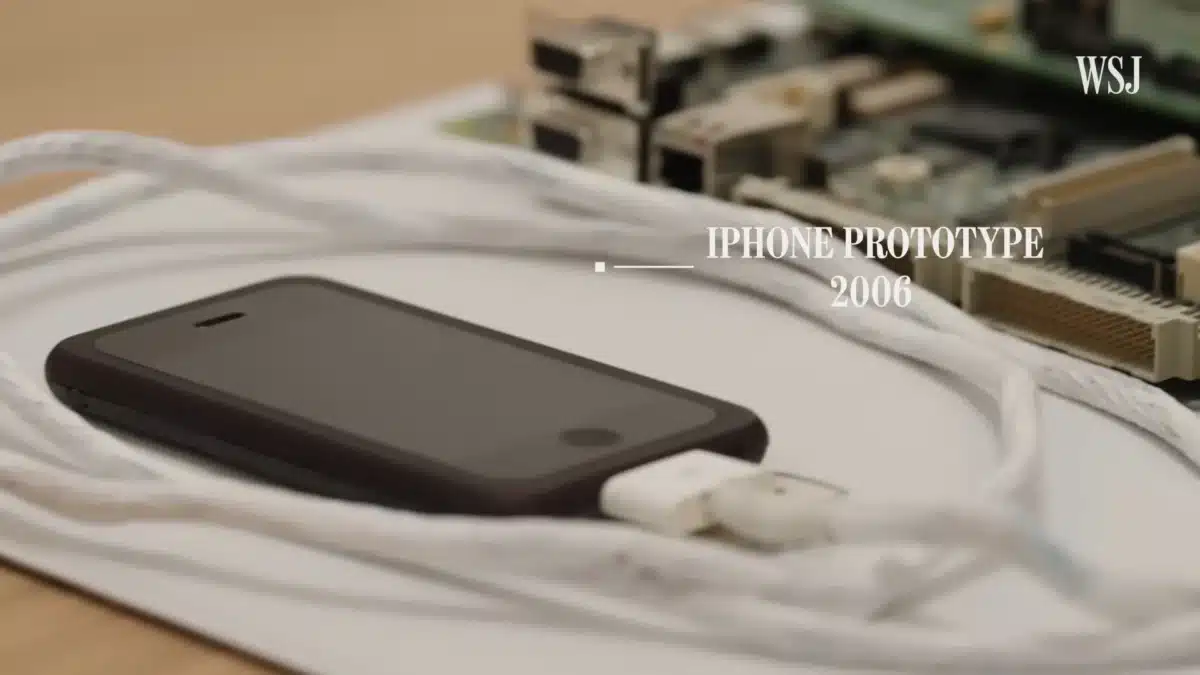 Тим Кук показа неизвестни прототипи на устройства на Apple: „Видях ги за първи път, докато се подготвях за 50-годишнината“