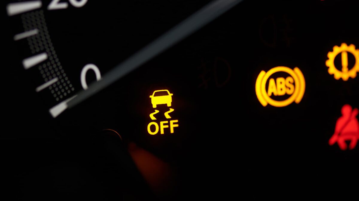 SUV, който изглежда по-скъп, отколкото е: HAVAL Jolion PRO HEV