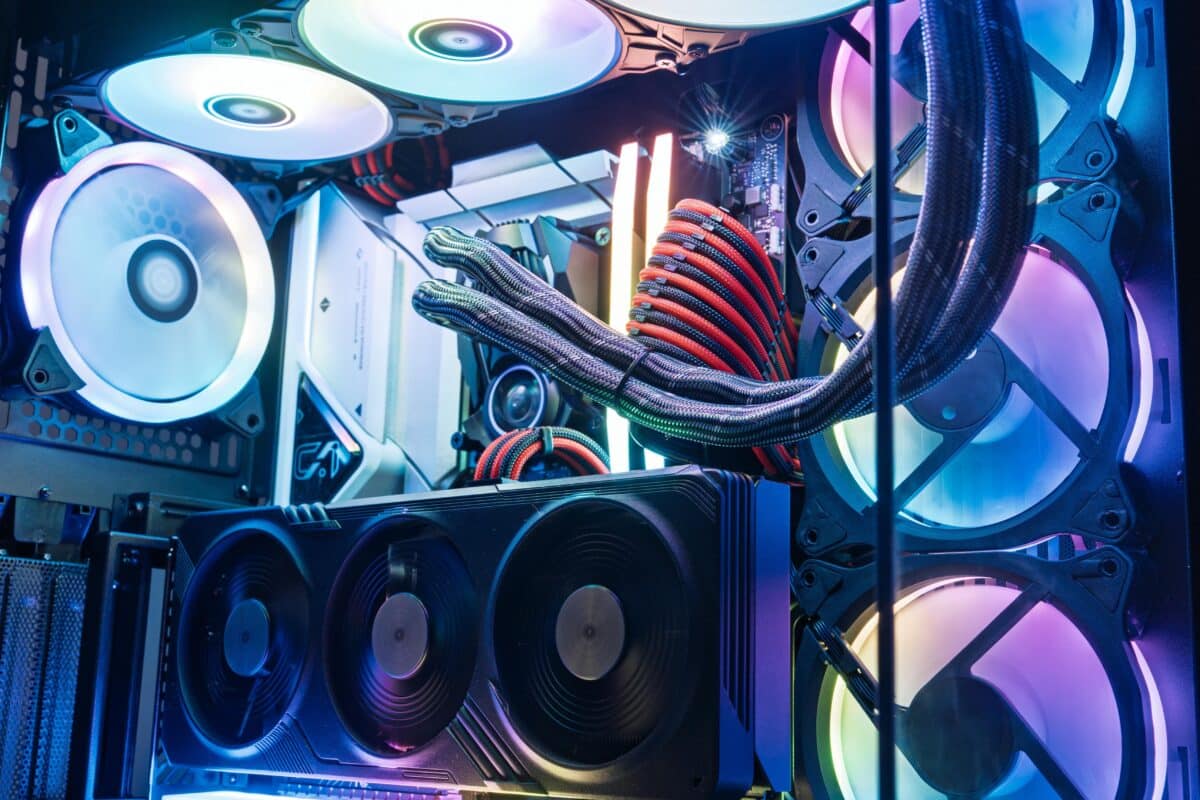 NVIDIA RTX 50 серията може да измести облачния AI – тестовете ни показват защо