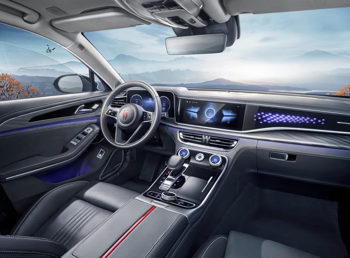 „Колата на Си Дзинпин“ влиза в България: Hongqi атакува директно BMW и Mercedes с цени, които звучат нереално
