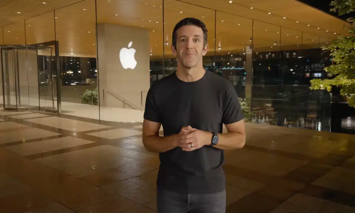 Тим Кук се оттегля от поста си на главен изпълнителен директор на Apple и предава ръководството на Джон Тернус