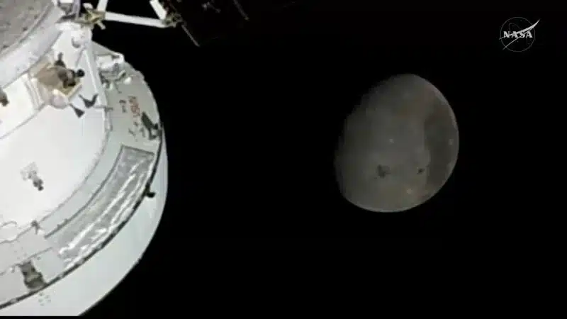„Artemis II“ завърши успешно 7-часовия исторически полет около Луната и вече пътува към Земята