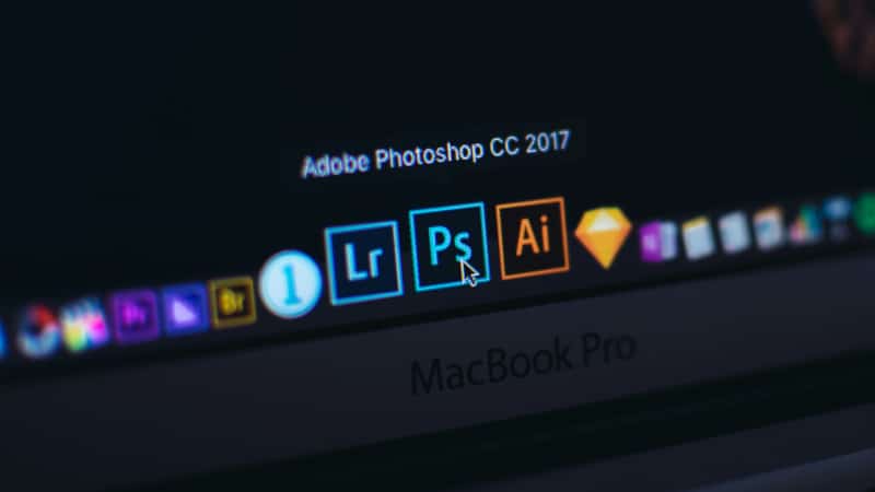 Империята на Adobe е разклатена: конкурентите откриха слабо място в продуктите на компанията, а именно в цените