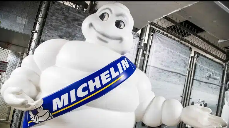Michelin вече слага чипове в гумите – и това не е шега. Ето защо (и защо не ви следят)