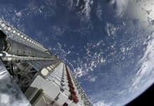 AI над облаците: Google преговаря със SpaceX за изстрелване на орбитални центрове за данни