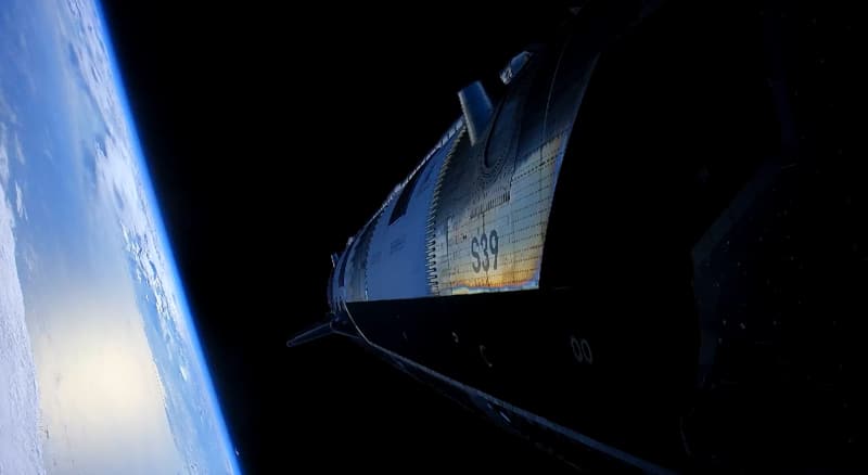 Историческият полет на Starship V3: SpaceX тества новата мегаракета с цената на изгубен двигател (видео)
