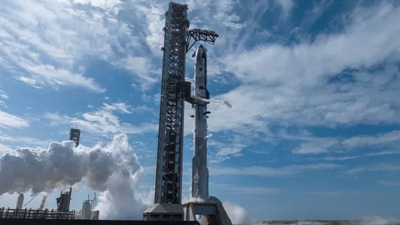 Историческият полет на Starship V3: SpaceX тества новата мегаракета с цената на изгубен двигател (видео)
