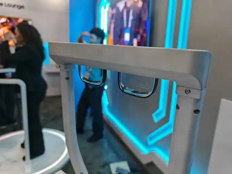 Samsung Display представи лещи за умни очила с micro-OLED, които могат да показват полупрозрачно видео