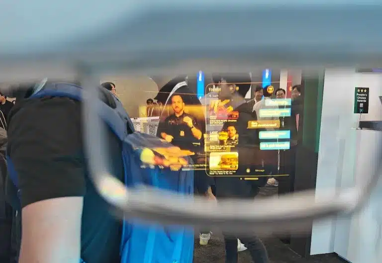 Samsung Display представи лещи за умни очила с micro-OLED, които могат да показват полупрозрачно видео