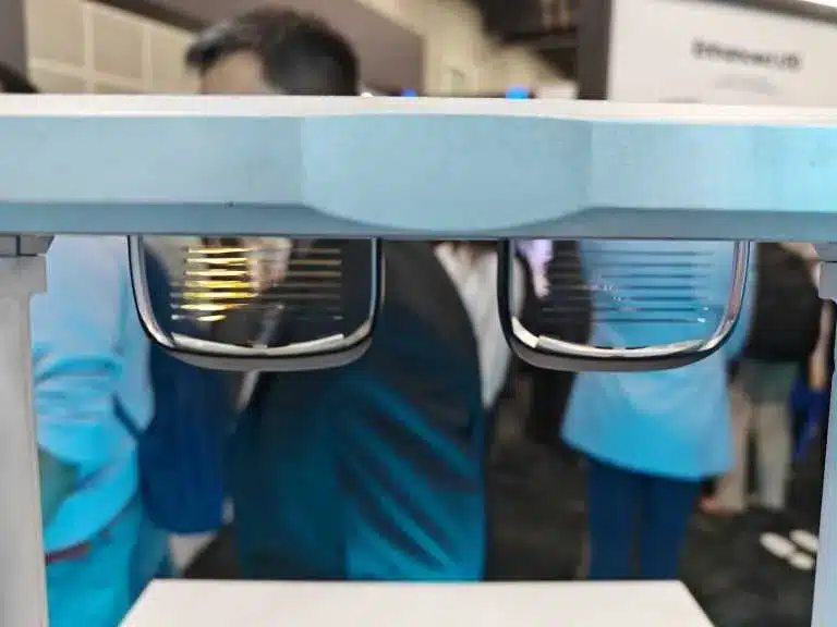 Samsung Display представи лещи за умни очила с micro-OLED, които могат да показват полупрозрачно видео