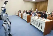 Нов депутат. В Турция хуманоиден робот участва за първи път в заседание на градския съвет