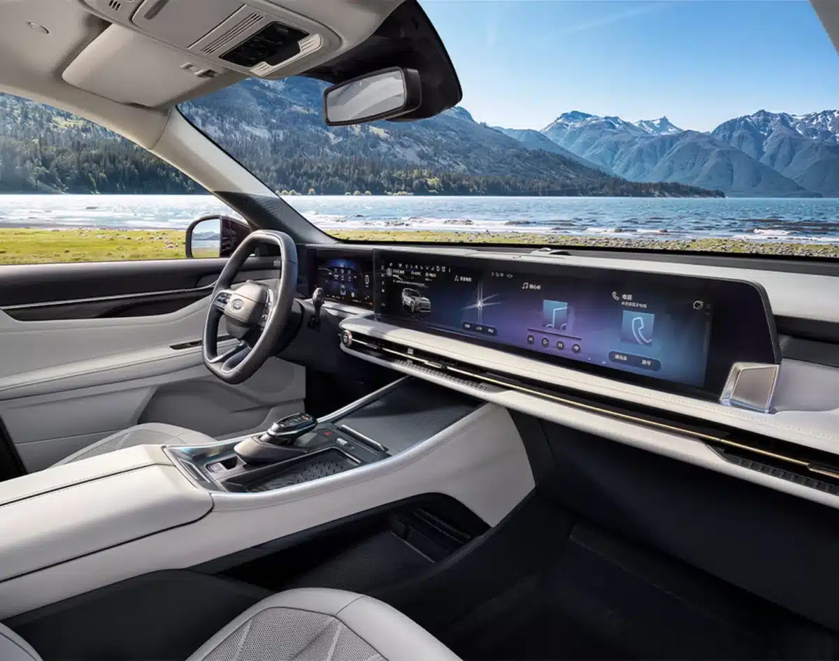 В Китай Ford подготвя обновен Edge L: какви промени са направени по каросерията