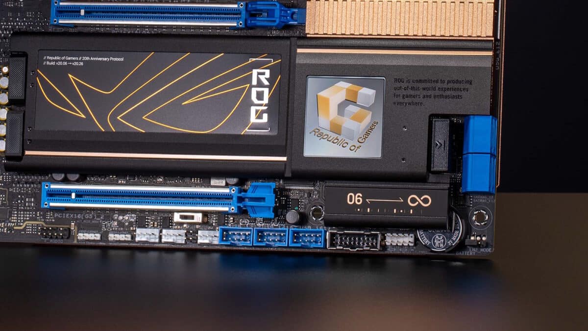 Asus представи дънната платка ROG Crosshair 2006 с меден радиатор в чест на 20-годишнината на марката ROG