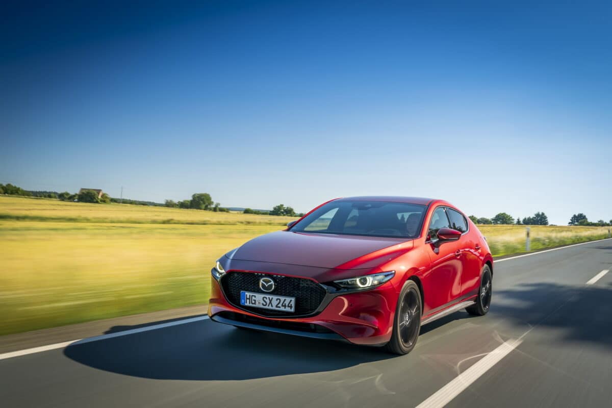 Mazda3 получи нови фарове и подобрения в нивото на безопасност