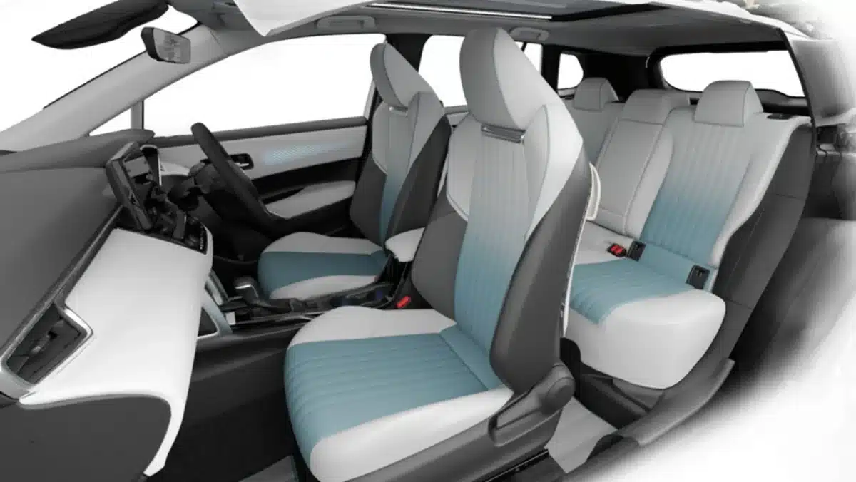 Toyota Corolla Cross изпробва интериор в плажен стил