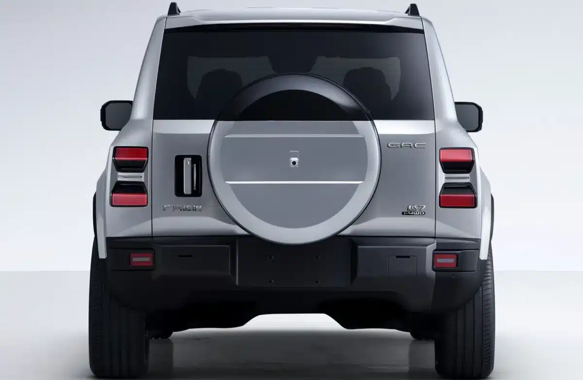 Trumpchi Yue 7 изпробва особеностите на Land Cruiser и Defender