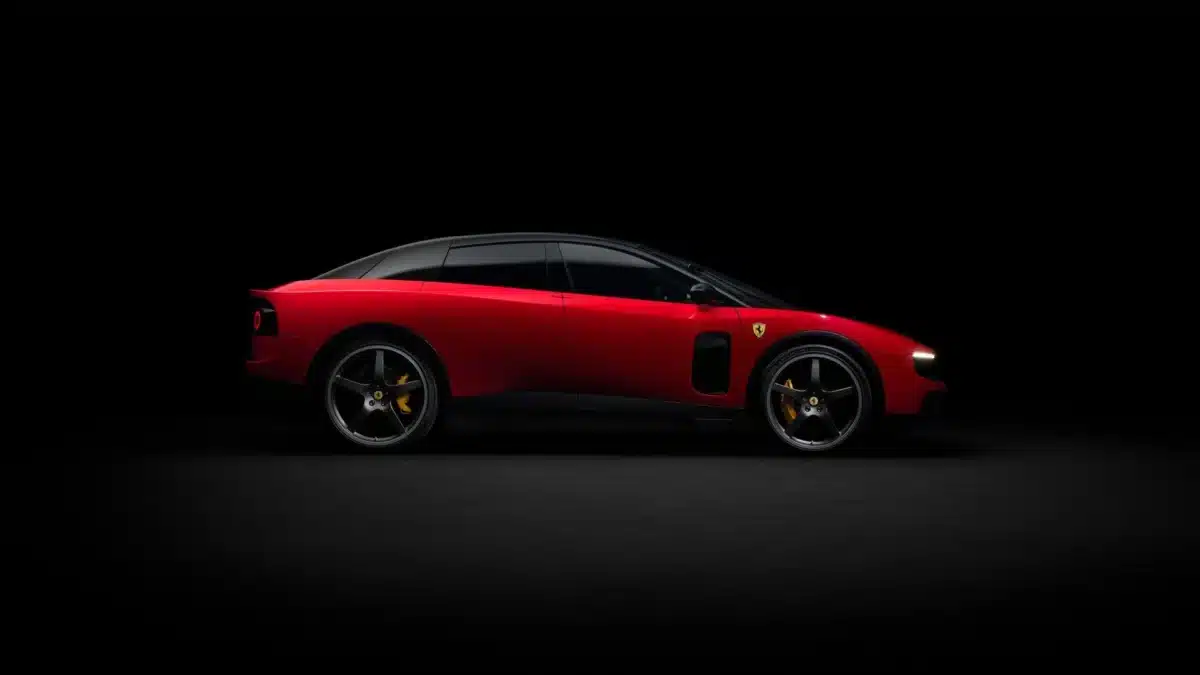 Ferrari представи Luce – първия си електромобил на цена от €550 000, създаден съвместно с бившия главен дизайнер на Apple