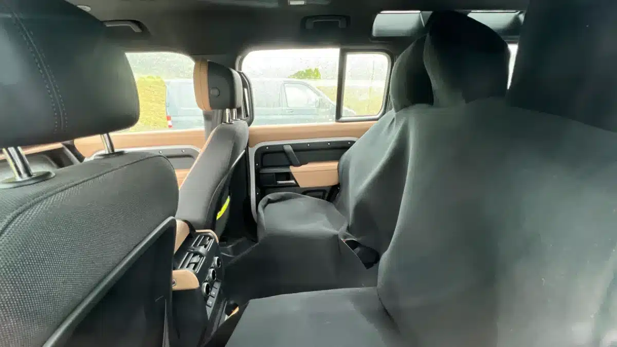 Land Rover Defender промени интериора и екстериора си