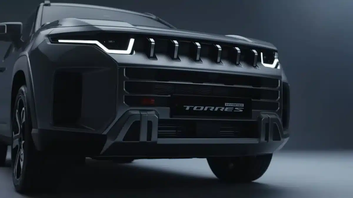KGM обнови Torres и върна бутоните в интериора