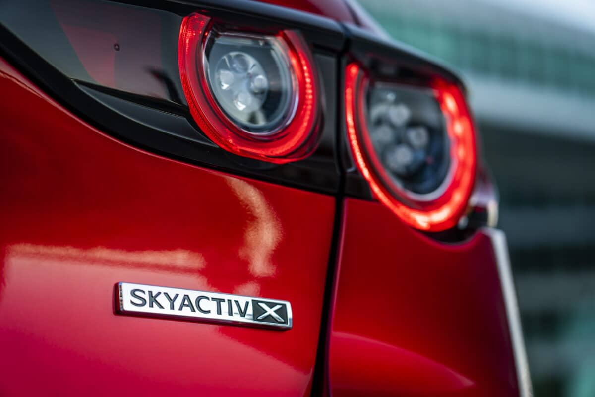 Mazda3 получи нови фарове и подобрения в нивото на безопасност