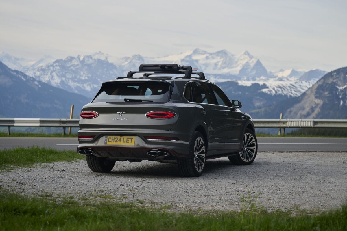 Bentley показа Bentayga Chalet Edition чрез Gstaad Guy