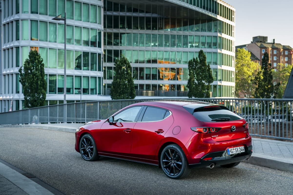 Mazda3 получи нови фарове и подобрения в нивото на безопасност