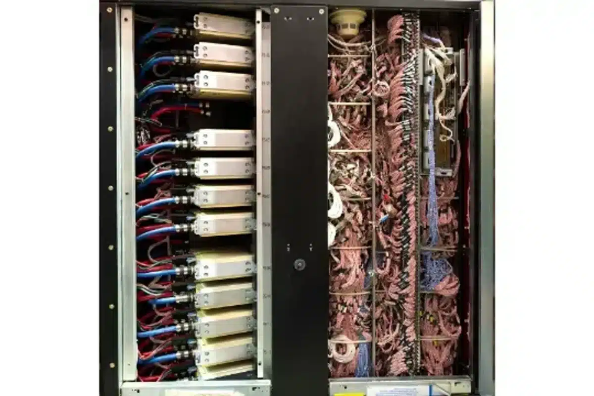 Най-бързият суперкомпютър в Европа от 1996 година Cray T3D се продава на търг с начална цена €69 500