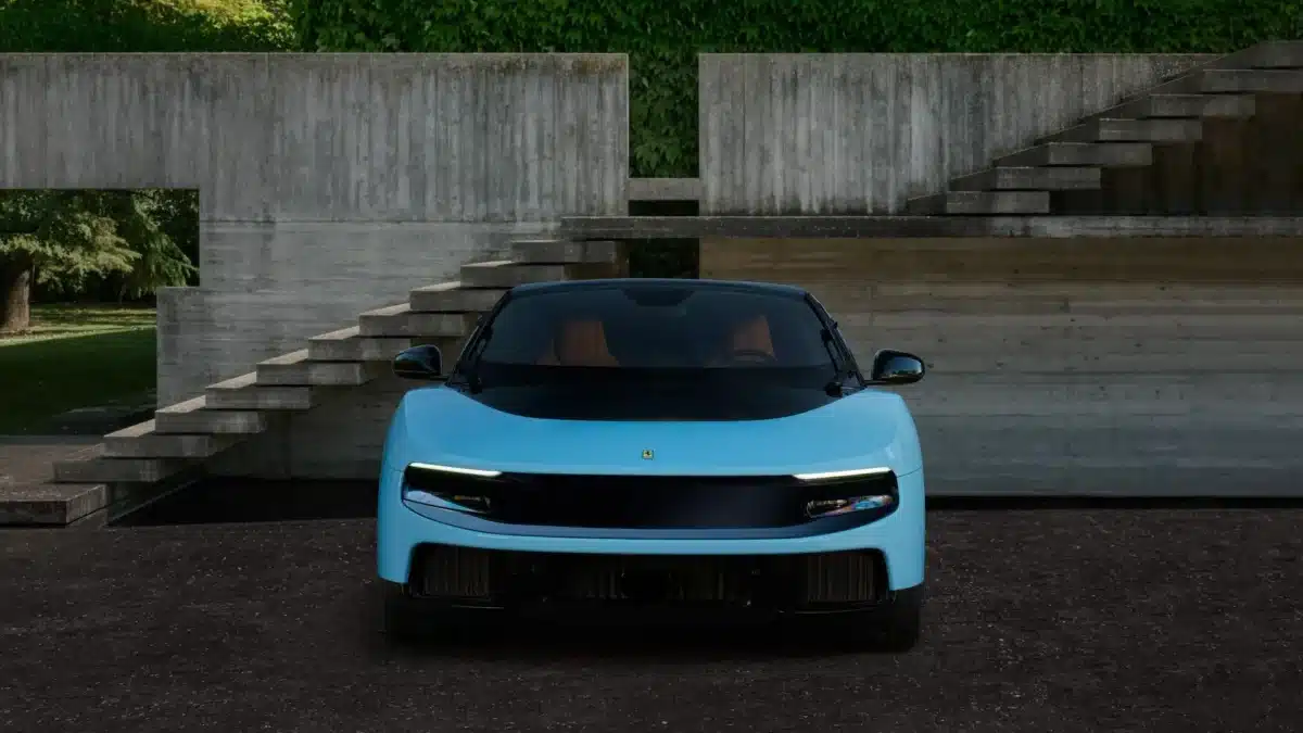 Ferrari представи Luce – първия си електромобил на цена от €550 000, създаден съвместно с бившия главен дизайнер на Apple