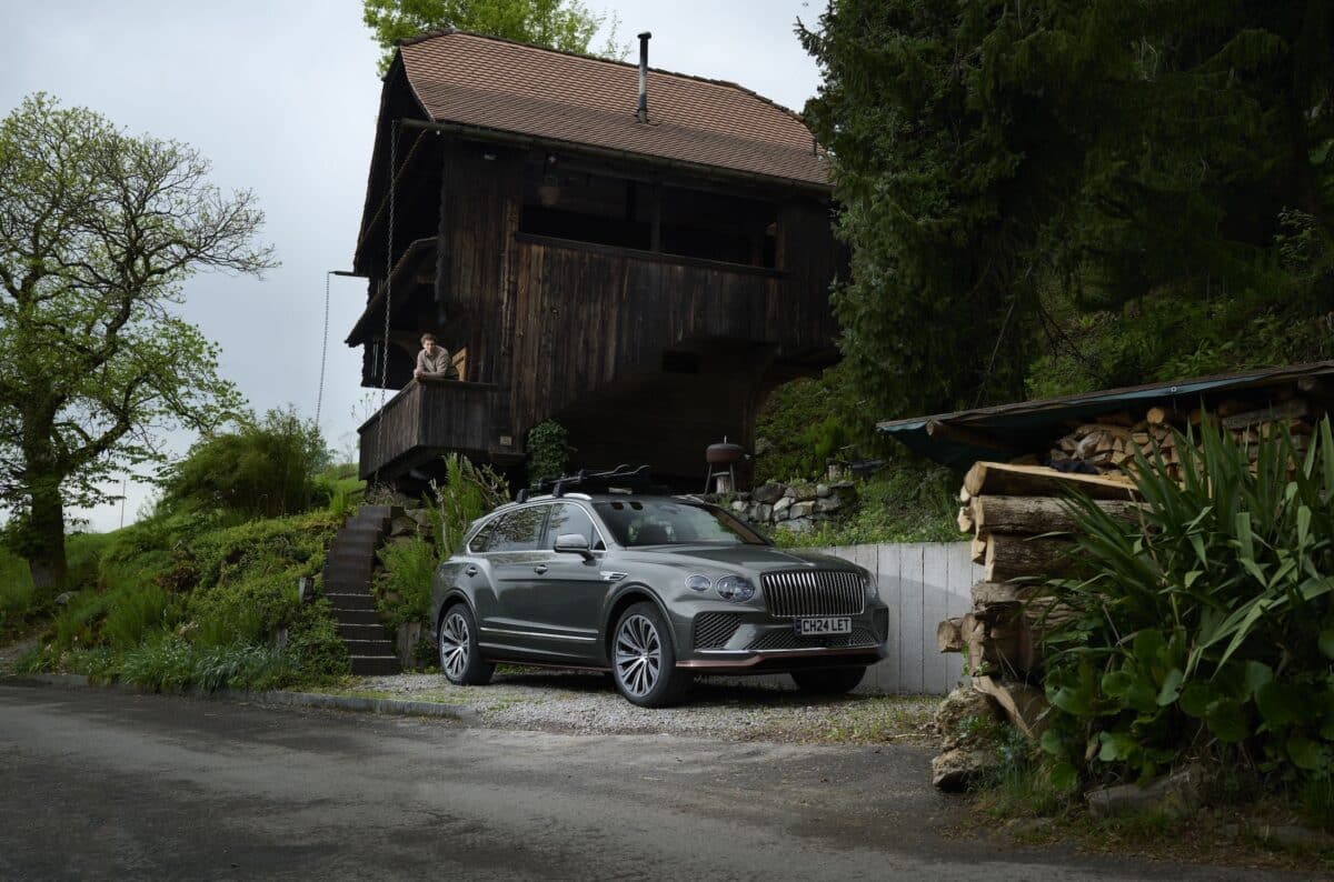 Bentley показа Bentayga Chalet Edition чрез Gstaad Guy
