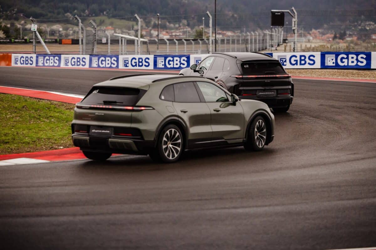 Карахме най-мощното Porsche в историята: 1156 к.с. и 2.5 секунди до 100 – това е Cayenne Turbo Electric