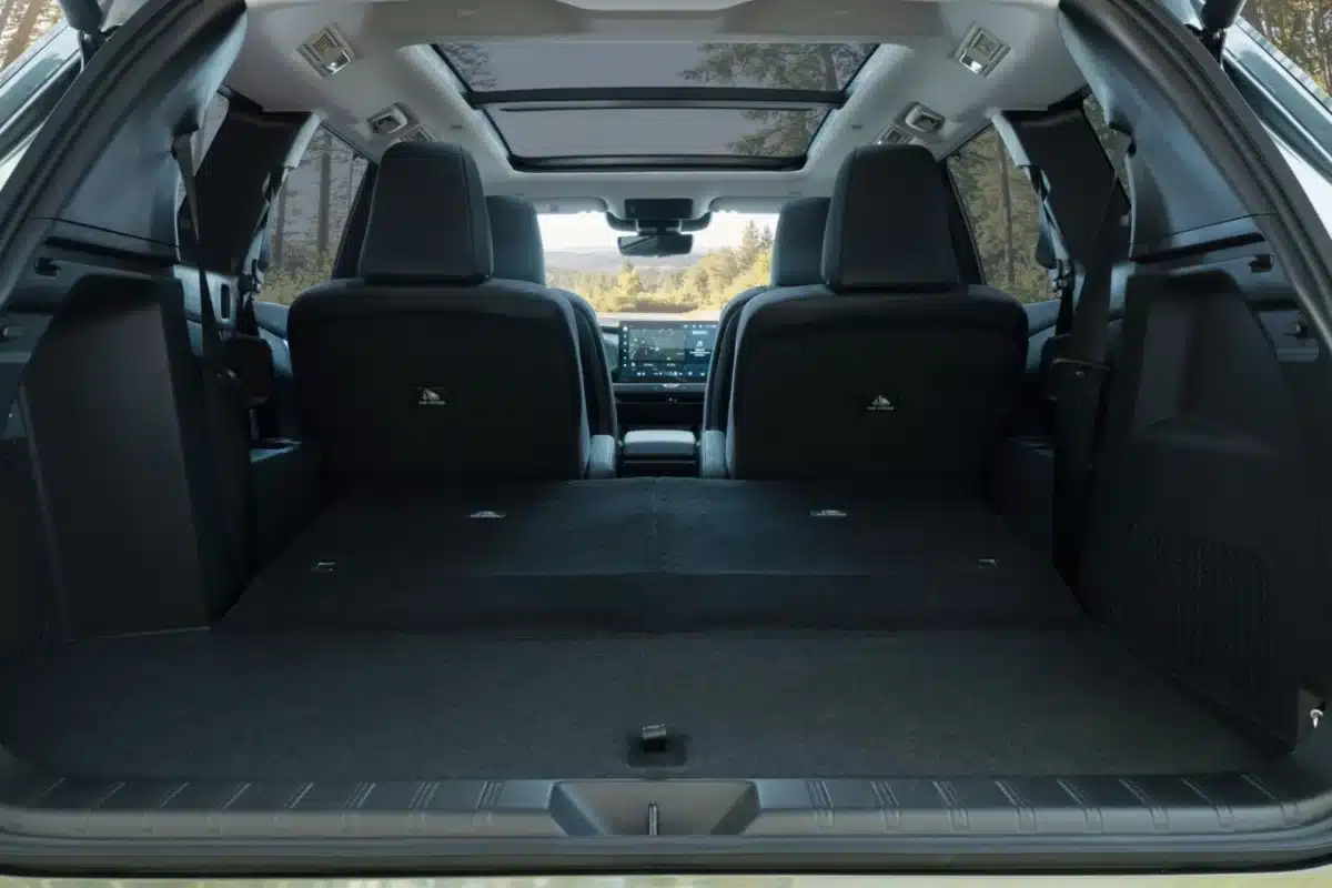 Lexus навлиза в сегмента на големите електрически SUV с 3-редовия TZ с пробег до 483 километра