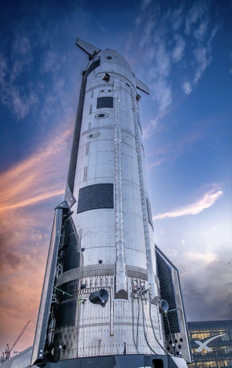 Датата за първия старт на най-мощната версия на мегаракетата Starship V3 е определена