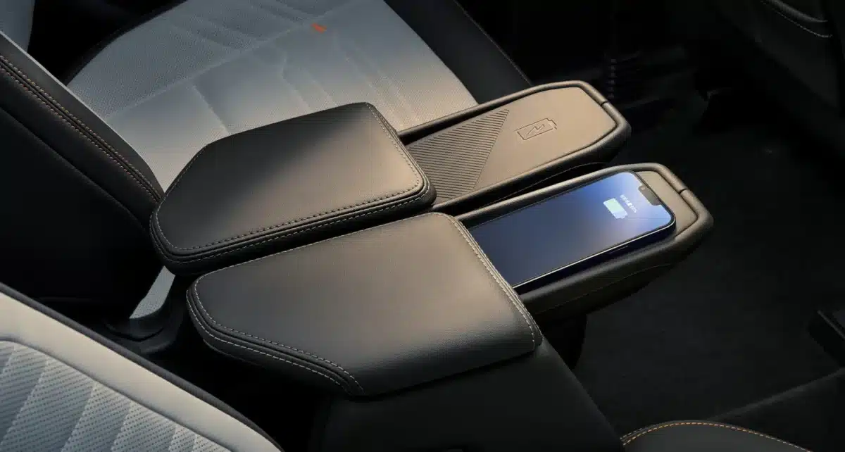 В Китай Ford подготвя обновен Edge L: какви промени са направени по каросерията