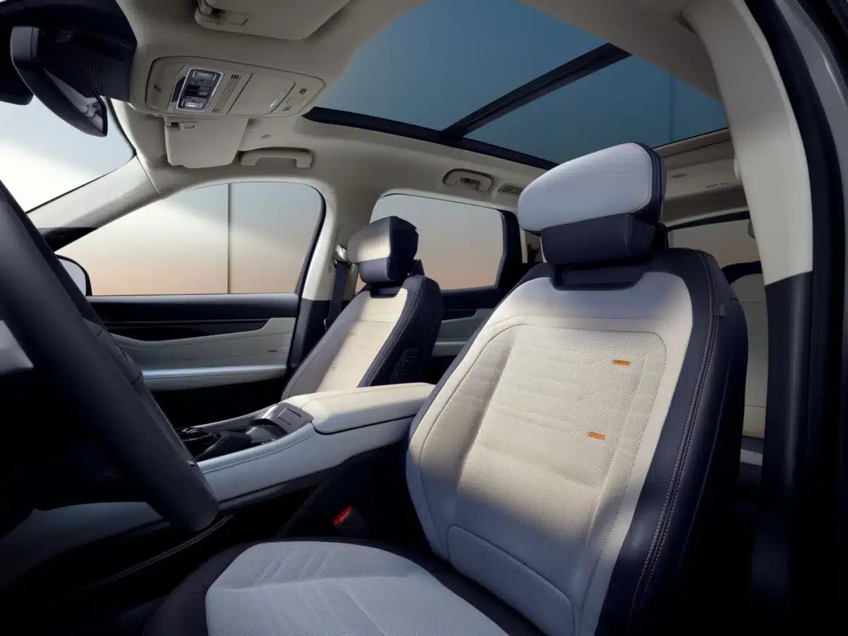 В Китай Ford подготвя обновен Edge L: какви промени са направени по каросерията