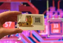 Muxcard: компютър с размерите на кредитна карта с дебелина само 1 милиметър, E Ink-дисплей и ESP32-C3
